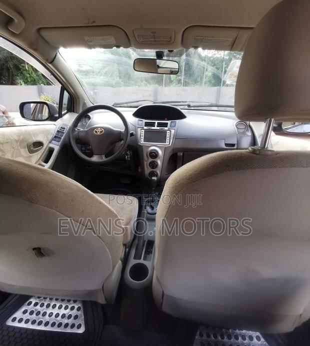 Toyota Vitz 1.0 FWD 3dr 2010 Silver