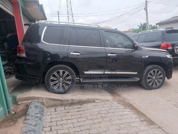 Toyota Land Cruiser 2016 Black