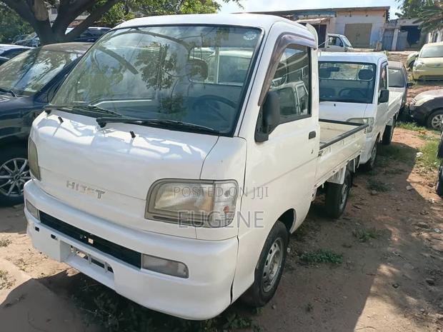 Daihatsu Cuore 2000 White