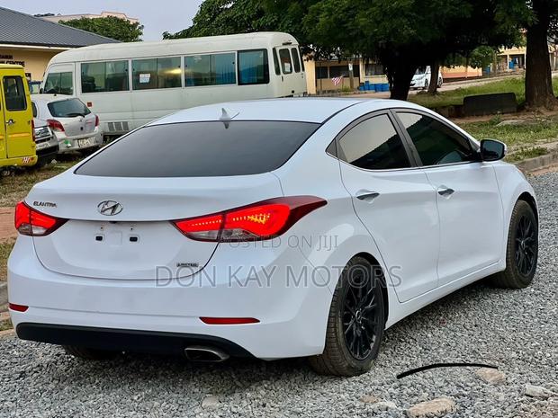 Hyundai Elantra Limited Sedan FWD (1.8L 4cyl 6A) 2016 White