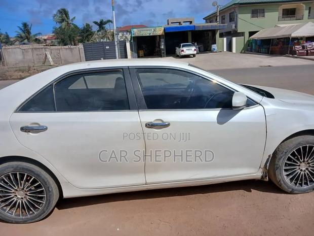 Toyota Camry LE 4dr Sedan (2.5L 4cyl 6A) 2014 White