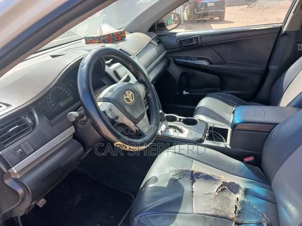 Toyota Camry LE 4dr Sedan (2.5L 4cyl 6A) 2014 White