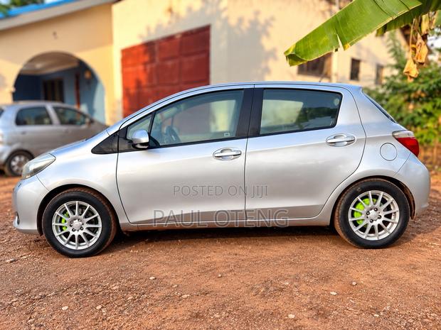 Toyota Yaris LE Hatchback 5dr 2013 Silver