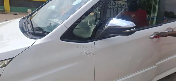 Toyota Voxy V 4WD 7-Seater 2015 Pearl
