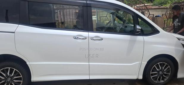 Toyota Voxy V 4WD 7-Seater 2015 Pearl