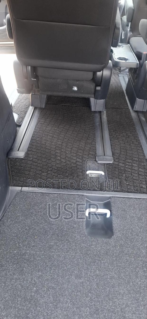 Toyota Voxy V 4WD 7-Seater 2015 Pearl