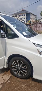 Toyota Voxy V 4WD 7-Seater 2015 Pearl for sale