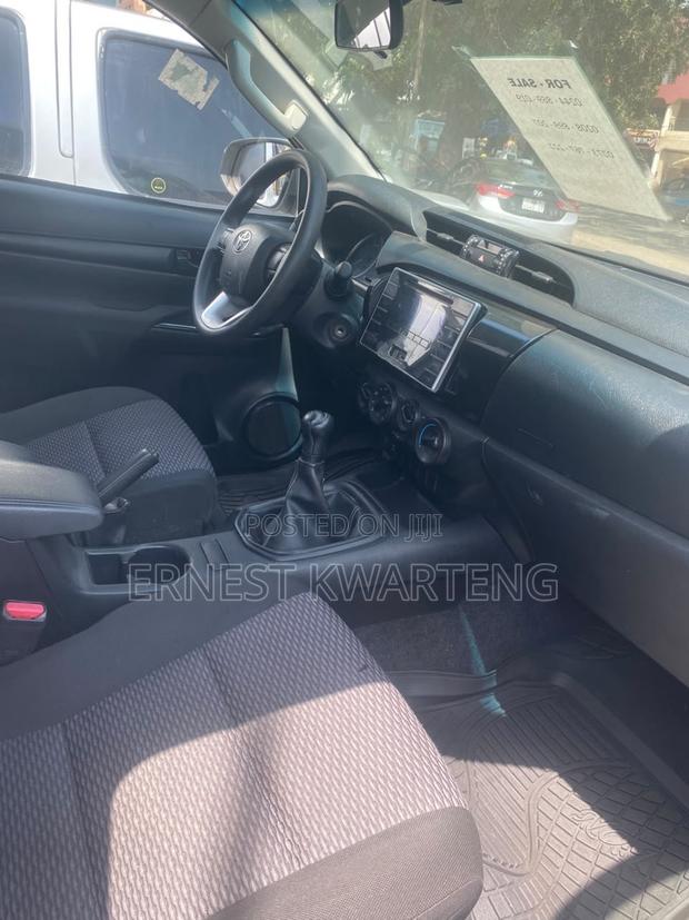 Toyota Hilux 2020 White