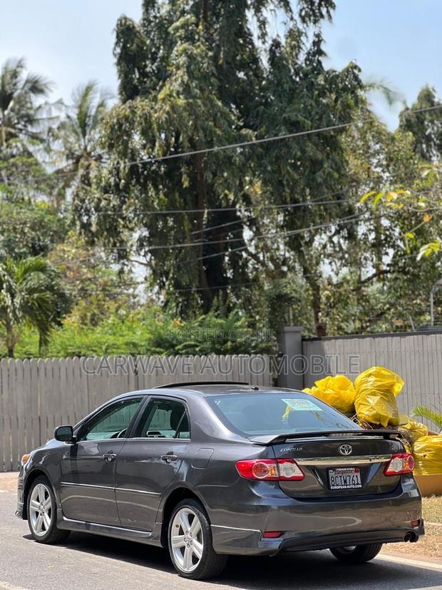 Toyota Corolla S 5-Speed 2013 Gray