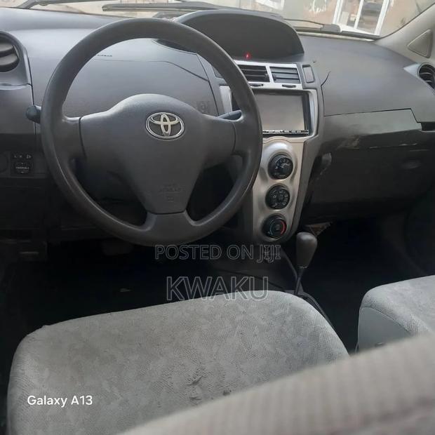 Toyota Vitz 2010 Green