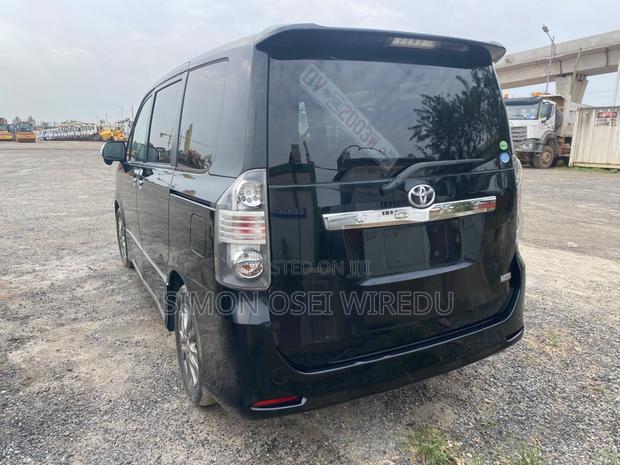 Toyota Voxy V 2WD 8-Seater 2013 Black