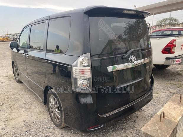 Toyota Voxy V 2WD 8-Seater 2013 Black