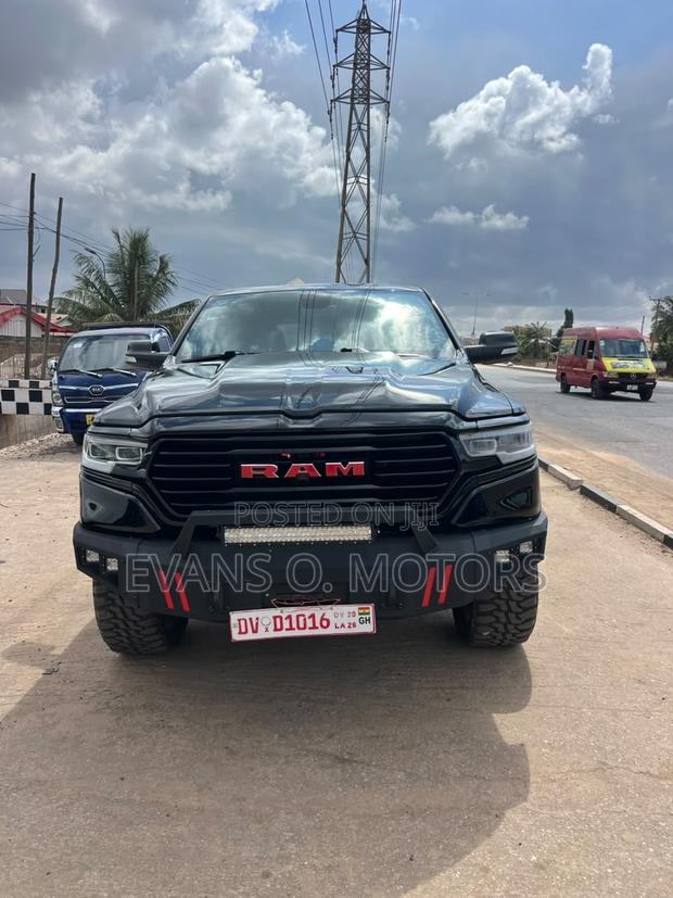 RAM 1500 2019 Black