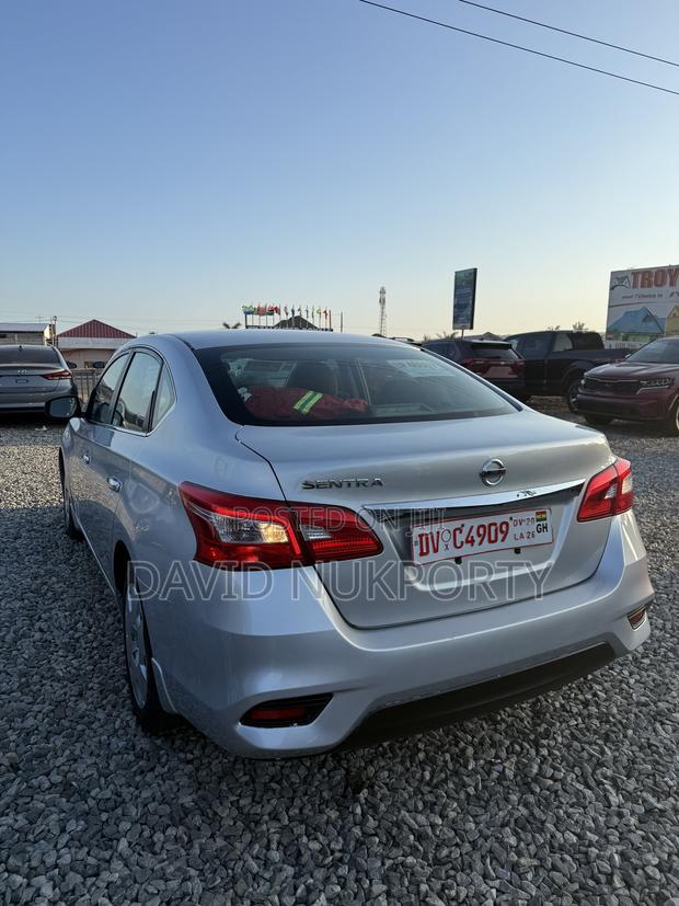 Nissan Sentra 2019 Silver