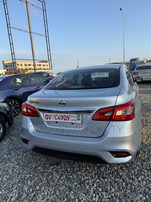 Nissan Sentra 2019 Silver