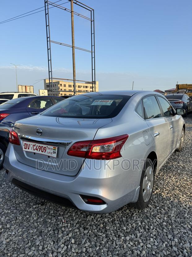 Nissan Sentra 2019 Silver