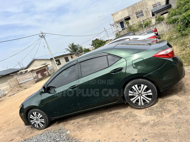 Toyota Corolla 2016 Green
