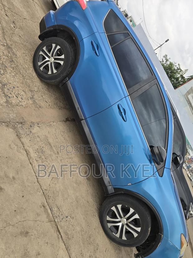 Toyota RAV4 LE 4dr SUV (2.5L 4cyl 6A) 2018 Blue