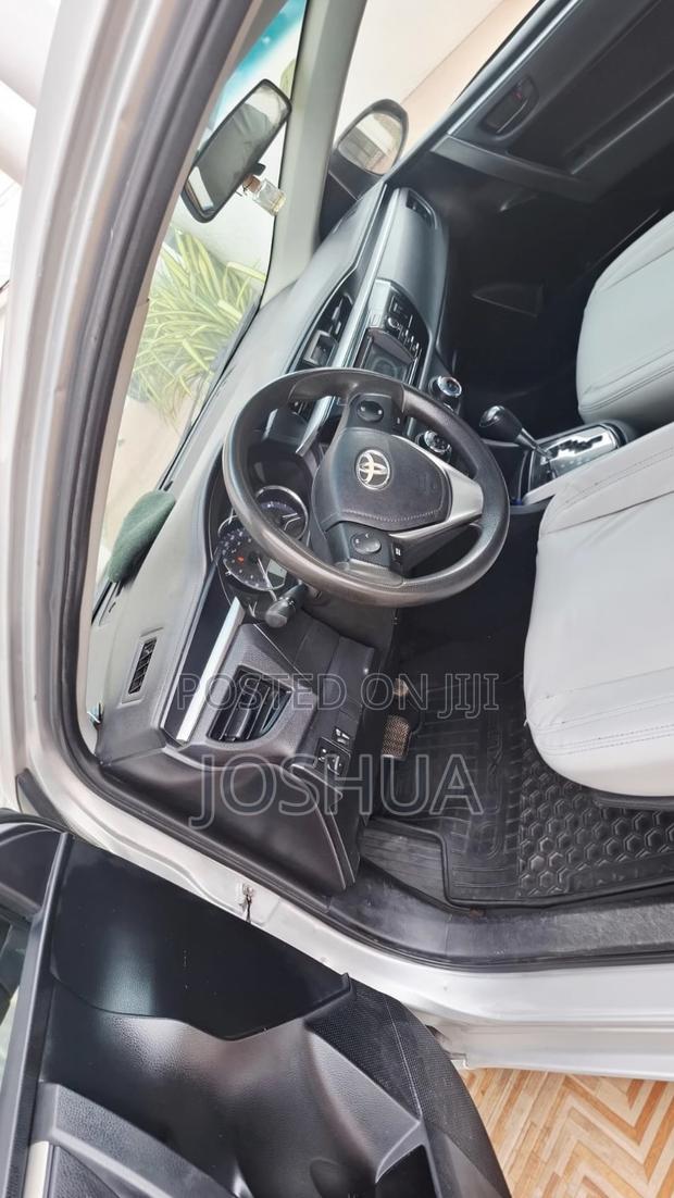 Toyota Corolla LE 4dr Sedan (1.8L 4cyl CVT) 2016 Gray