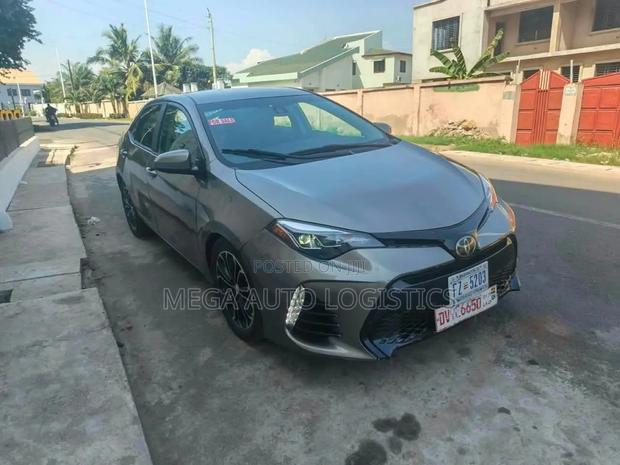 Toyota Corolla LE (1.8L 4cyl 2A) 2018 Gray
