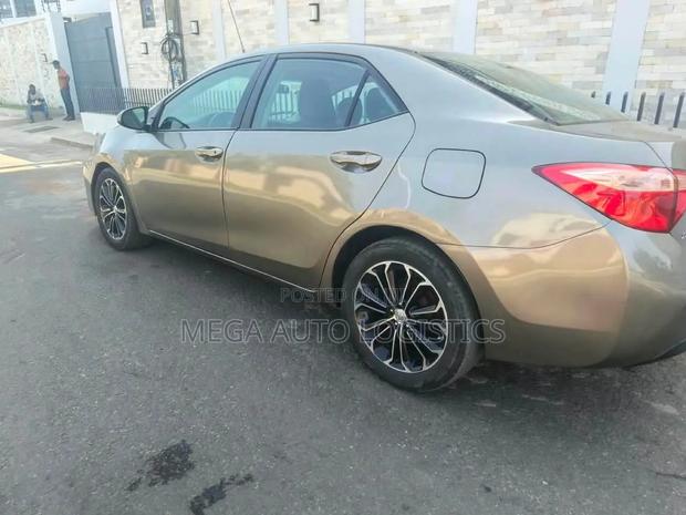 Toyota Corolla LE (1.8L 4cyl 2A) 2018 Gray