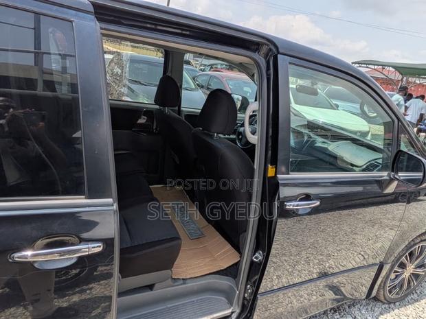 Toyota Voxy 2011 Black