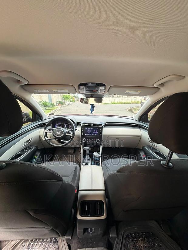 Hyundai Tucson SE 2022 Red
