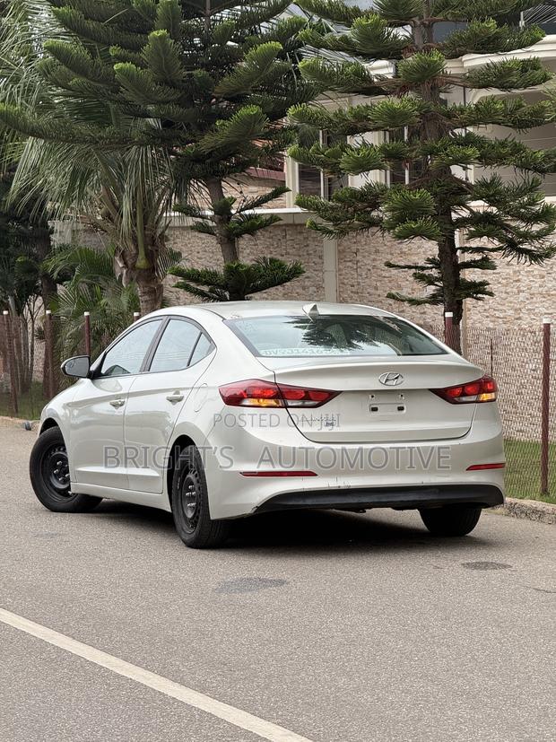 Hyundai Elantra SE 2018 Yellow