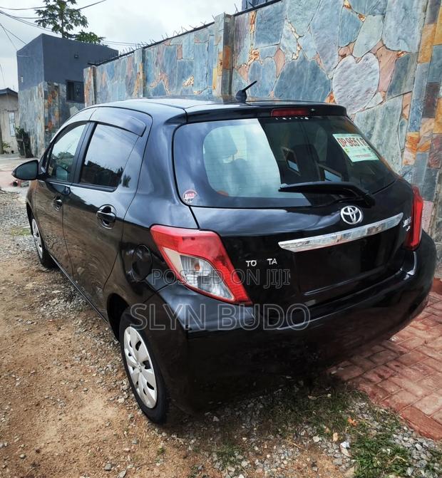 Toyota Vitz 1.3 AWD 5dr 2013 Black