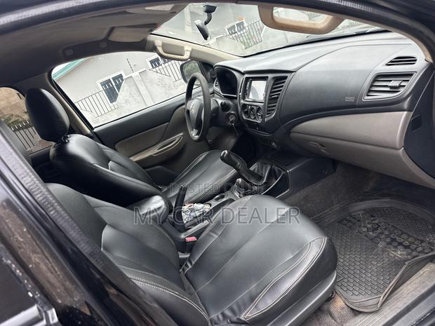 Mitsubishi L200 Club Cab 2.2 4WD 2016 Black