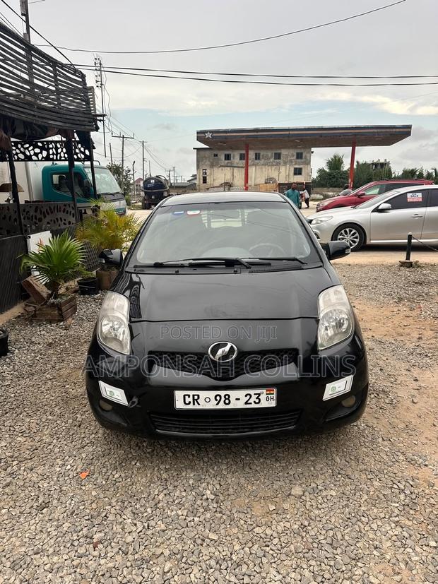 Toyota Vitz 2010 Black