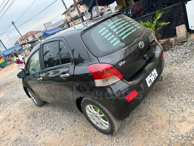 Toyota Vitz 2010 Black