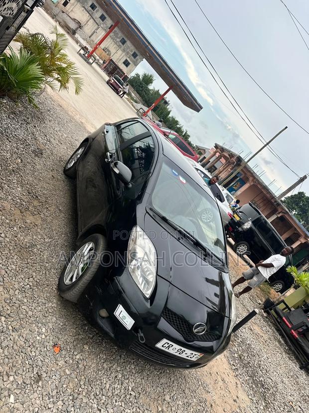 Toyota Vitz 2010 Black