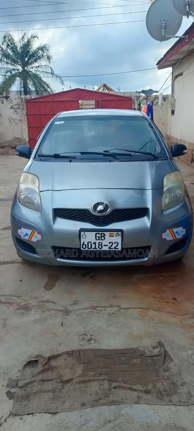 Toyota Vitz 2010 Gray