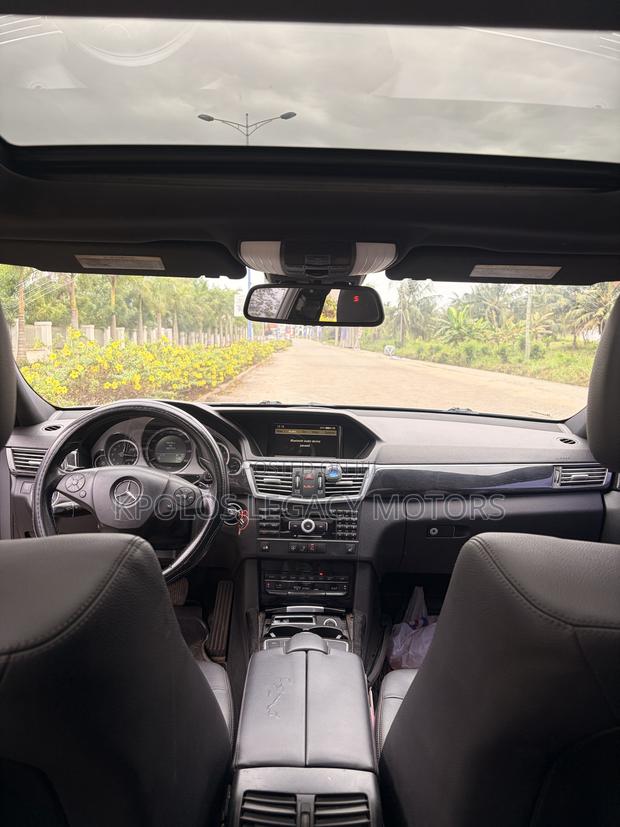 Mercedes-Benz E350 Base 4Matic Sedan AWD (3.5L 6cyl 7A) 2011 Gray