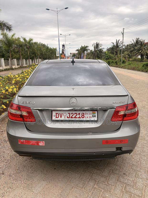 Mercedes-Benz E350 Base 4Matic Sedan AWD (3.5L 6cyl 7A) 2011 Gray