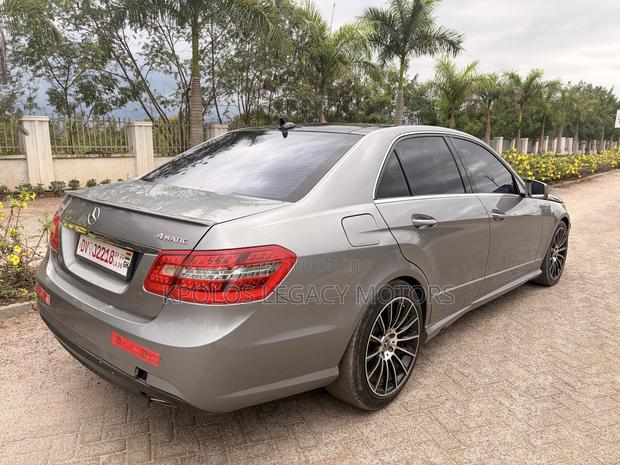 Mercedes-Benz E350 Base 4Matic Sedan AWD (3.5L 6cyl 7A) 2011 Gray