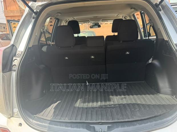 Toyota RAV4 XLE 4dr SUV AWD (2.5L 4cyl 6A) 2018 Gray