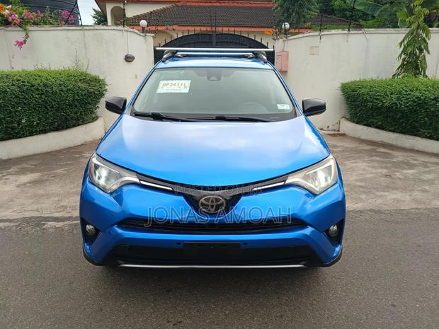 Toyota RAV4 LE 4dr SUV (2.5L 4cyl 6A) 2018 Blue
