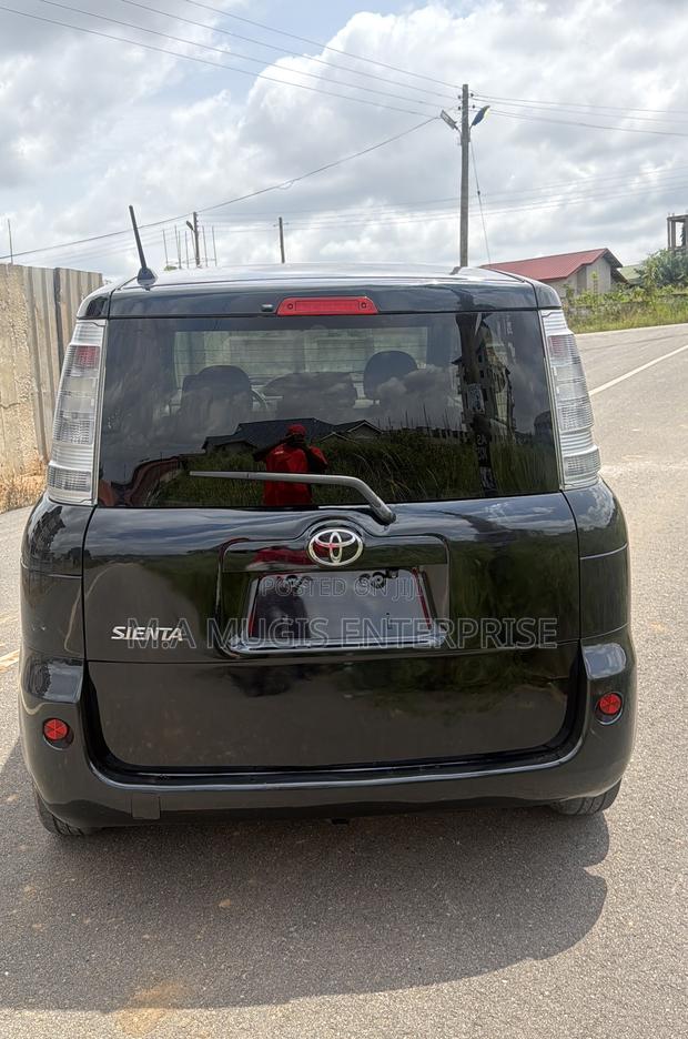 Toyota Sienta 2013 Black