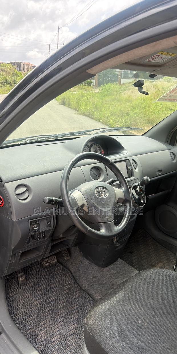 Toyota Sienta 2013 Black
