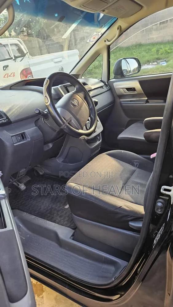 Toyota Voxy 2014 Black