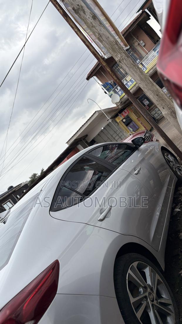 Hyundai Elantra Value Edition Sedan FWD (2.0L 4cyl 6A) 2017 Silver