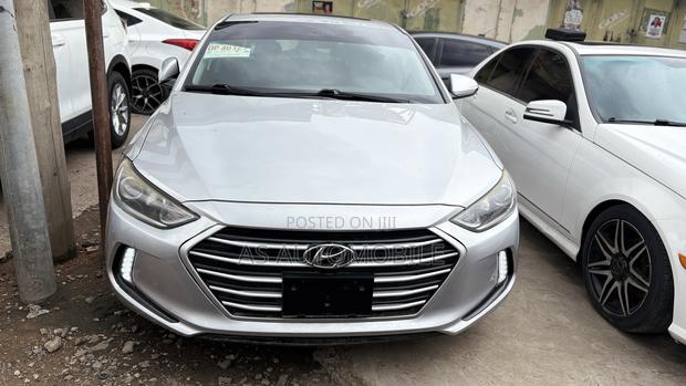 Hyundai Elantra Value Edition Sedan FWD (2.0L 4cyl 6A) 2017 Silver