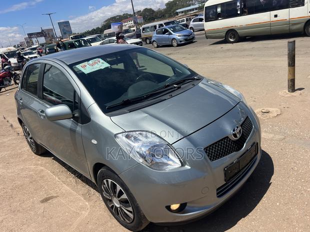 Toyota Yaris 1.5 2009 Gray