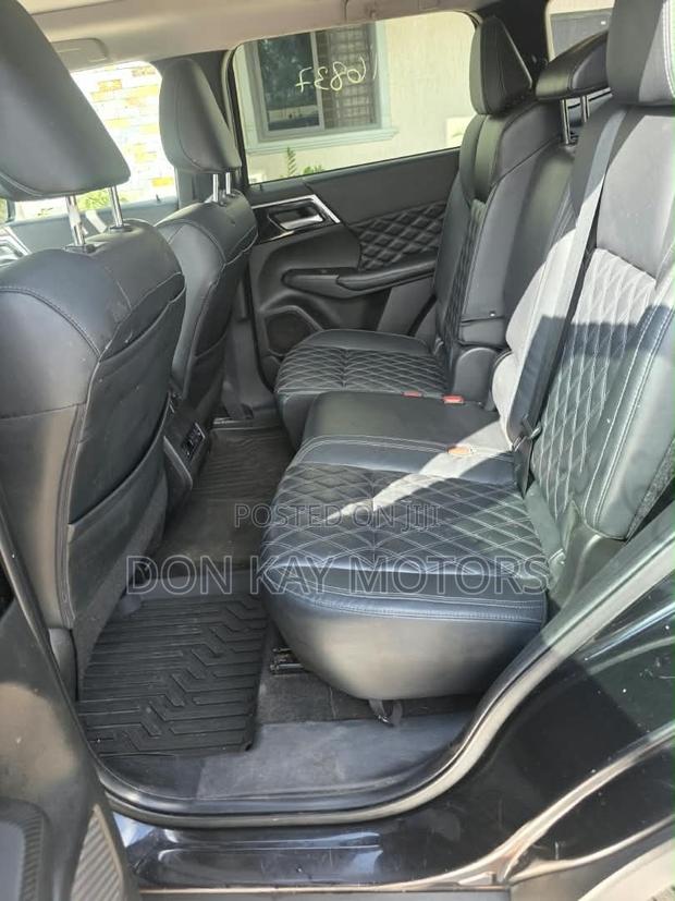 Mitsubishi Outlander SEL Launch Edition 2022 Black