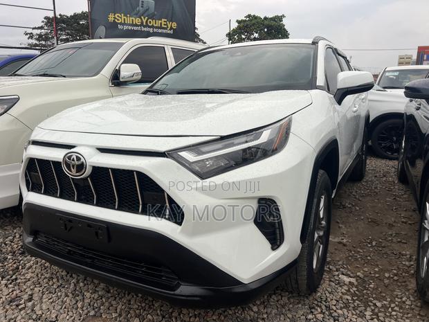 Toyota RAV4 XLE AWD 2024 White