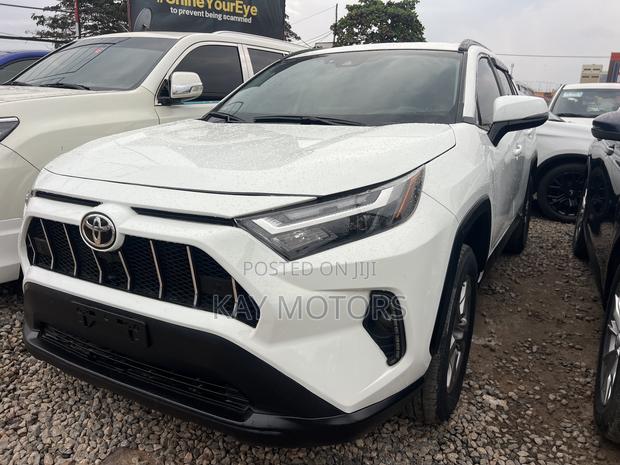 Toyota RAV4 XLE AWD 2024 White