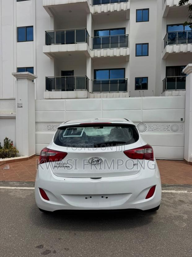 Hyundai Elantra SE Sedan FWD (1.8L 4cyl 6A) 2016 White