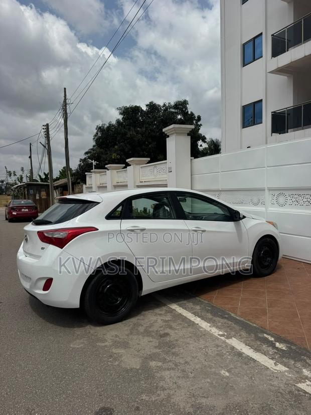 Hyundai Elantra SE Sedan FWD (1.8L 4cyl 6A) 2016 White